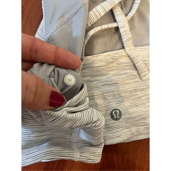 Lululemon Energy Bra High-Neck Longline Zip Size 12 - Picture 5 of 10